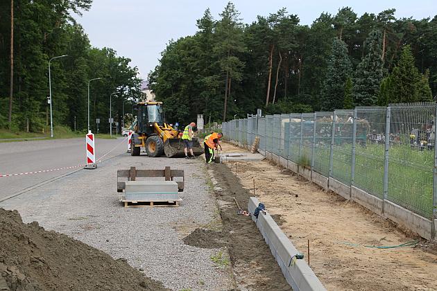 Bezpieczniej przy Cmentarzu Parafialnym – ruszyła budowa nowego chodnika