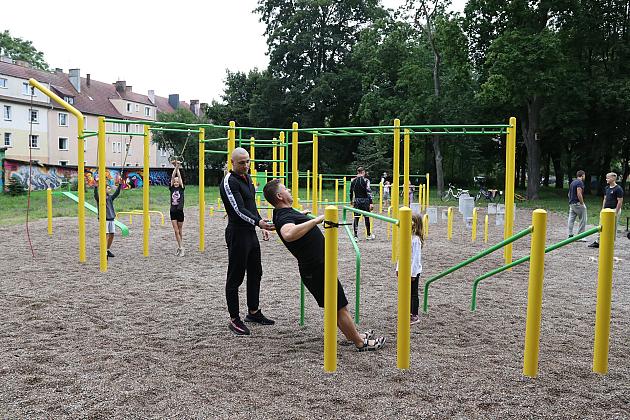 Aktywne spędzanie wakacji na zajęciach z kalisteniki