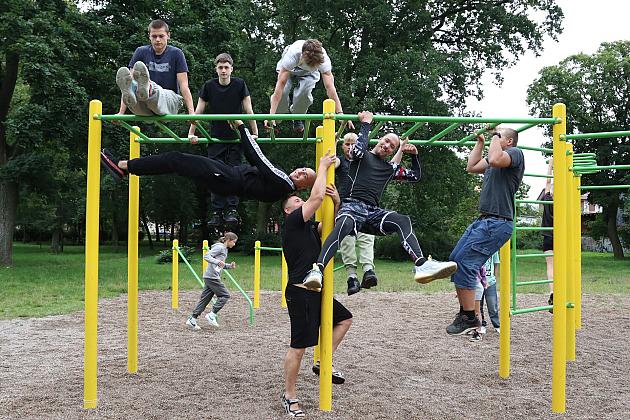 Aktywne spędzanie wakacji na zajęciach z kalisteniki