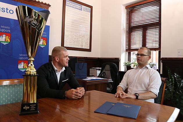 Promuje Lębork w oktagonie. Miasto wspiera swojego wojownika