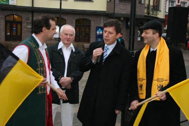 Czarno-żółte flagi w Dzień Jedności Kaszubów