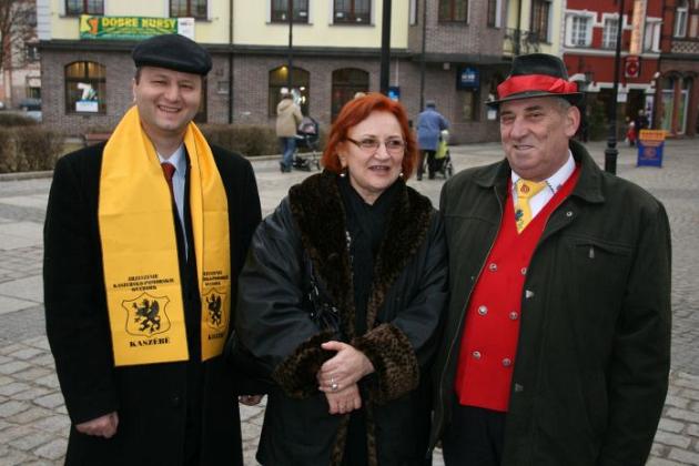 Czarno-żółte flagi w Dzień Jedności Kaszubów