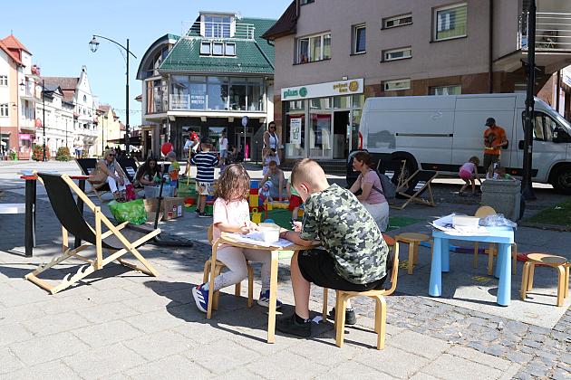 Bajkowa czytelnia pod chmurką