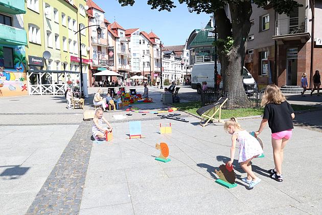 Bajkowa czytelnia pod chmurką