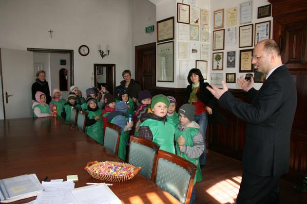 Dzieciaki powitały wiosnę na moście