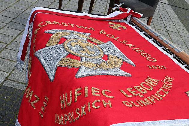 Z okazji jubileuszu lęborscy harcerze z nowym sztandarem