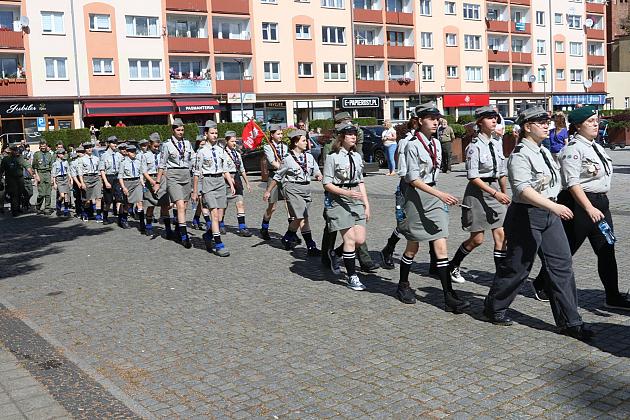 Z okazji jubileuszu lęborscy harcerze z nowym sztandarem
