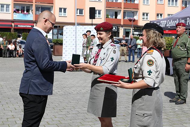 Z okazji jubileuszu lęborscy harcerze z nowym sztandarem