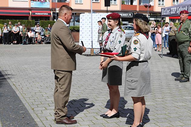 Z okazji jubileuszu lęborscy harcerze z nowym sztandarem