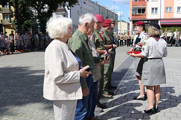 Z okazji jubileuszu lęborscy harcerze z nowym sztandarem