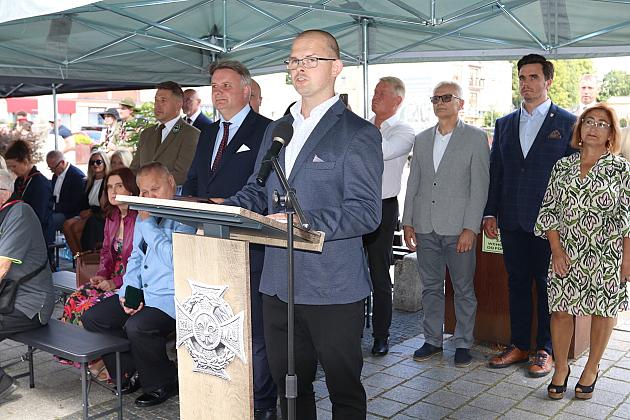 Z okazji jubileuszu lęborscy harcerze z nowym sztandarem