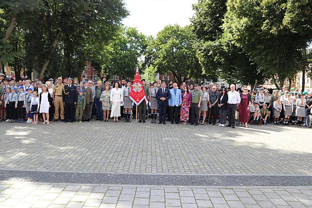 Z okazji jubileuszu lęborscy harcerze z nowym sztandarem