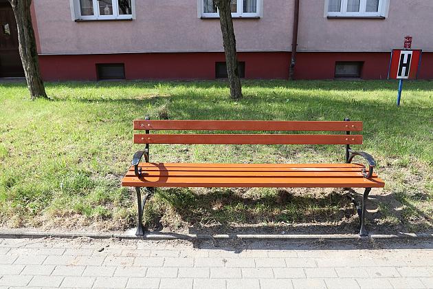 Nowe ławki w Lęborku – wygodniej na spacerze i w drodze po zakupy