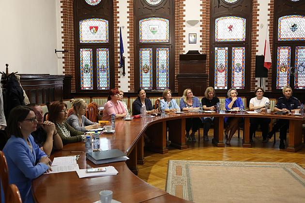 W ratuszu o przeciwdziałaniu przemocy domowej oraz profilaktyce uzależnień