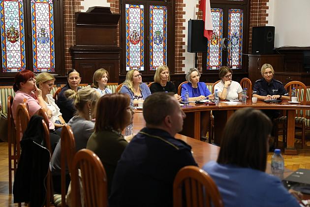 W ratuszu o przeciwdziałaniu przemocy domowej oraz profilaktyce uzależnień