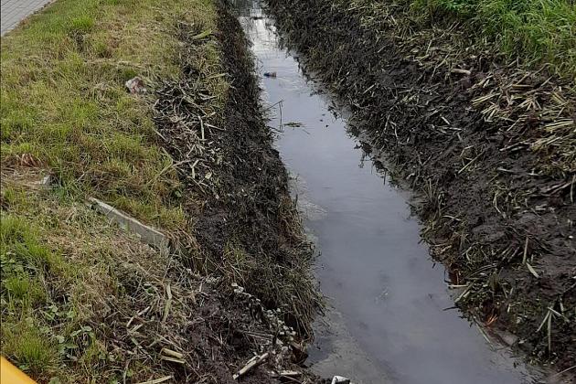 Skuteczna ochrona przed nadmiarem wody - trwa konserwacja rowów melioracyjnych