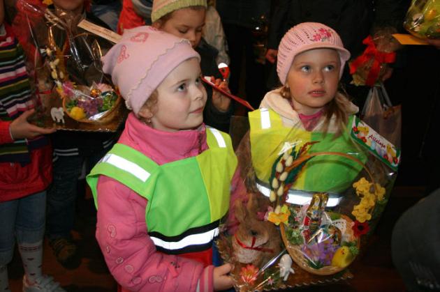 Przedszkolaki i czekoladowe zajączki w ratuszu