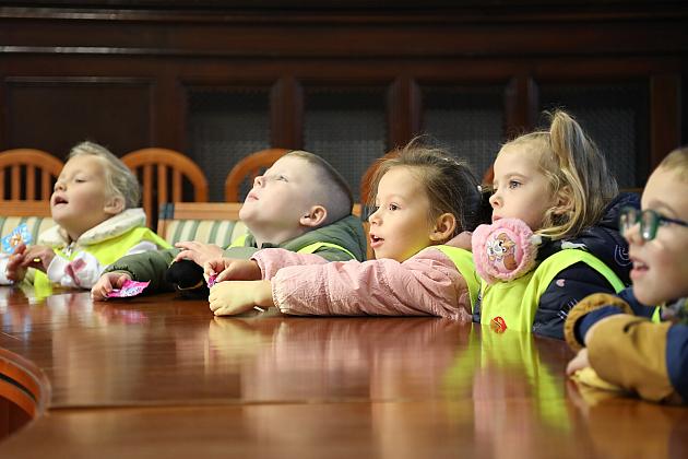 Przedszkolaki z wizytą w urzędzie