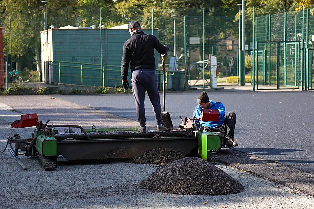 Nowoczesna nawierzchnia i skocznia w dal – zmiany na „Orliku”
