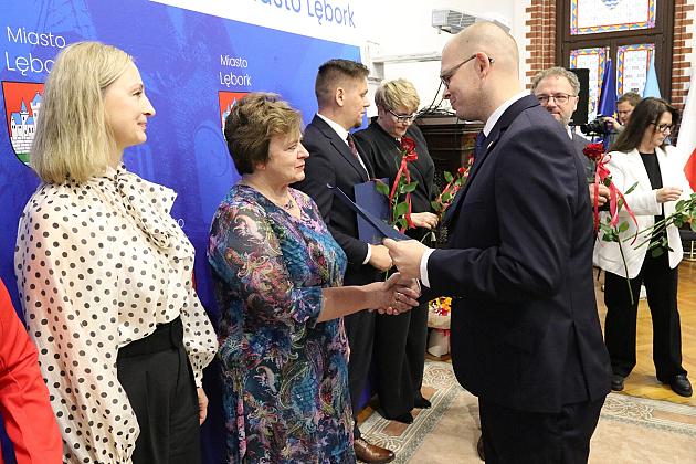 Nagrody dla nauczycieli i dyrektorów z okazji Dnia Edukacji Narodowej