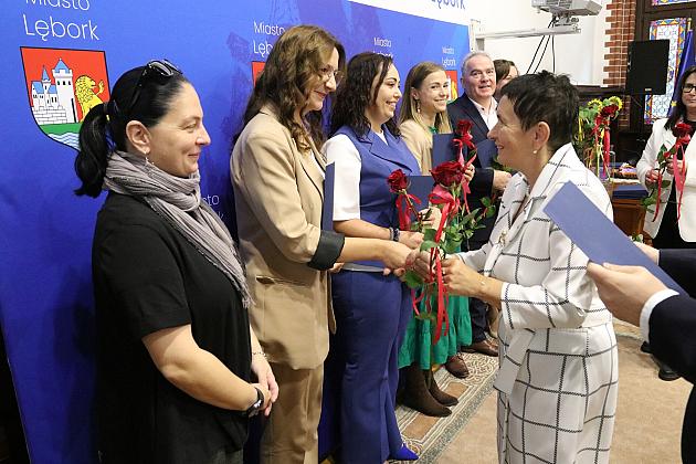 Nagrody dla nauczycieli i dyrektorów z okazji Dnia Edukacji Narodowej