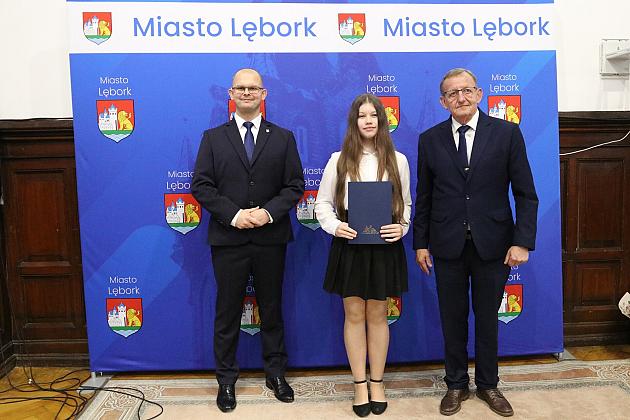 Nagrody i wyróżnienia dla uczniów i absolwentów szkół podstawowych z okazji Dnia Edukacji Narodowej