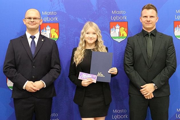 Nagrody i wyróżnienia dla uczniów i absolwentów szkół podstawowych z okazji Dnia Edukacji Narodowej