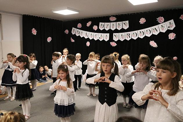 Z uśmiechem i wzruszeniem - Dzień Edukacji Narodowej w Przedszkolu nr 9