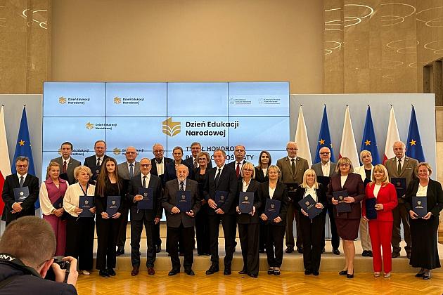 Wielkie wyróżnienie dla dyrektor SP3 – Mariola Małecka z tytułem „Profesorem Oświaty”