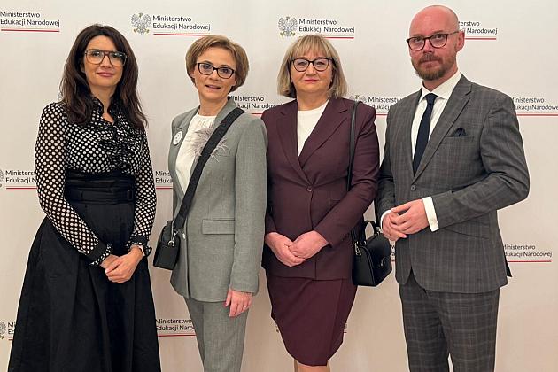 Wielkie wyróżnienie dla dyrektor SP3 – Mariola Małecka z tytułem „Profesorem Oświaty”