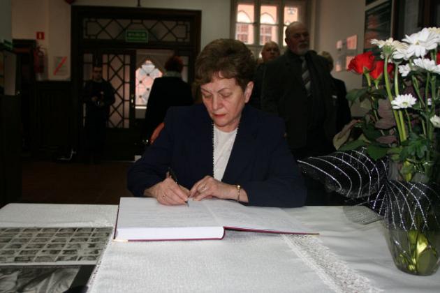 Księga Kondolencyjna wyłożona