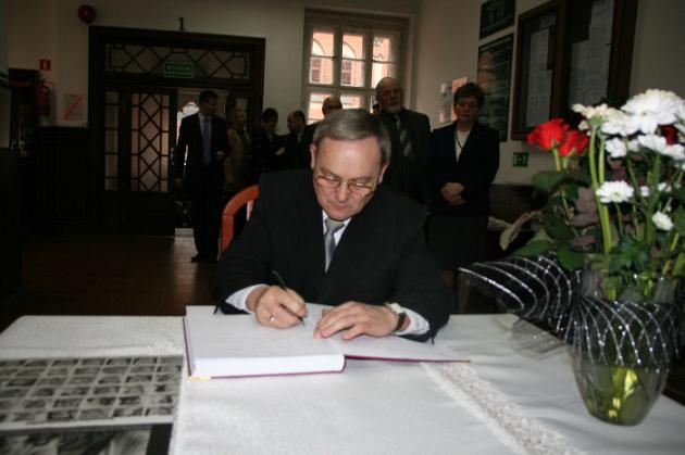 Księga Kondolencyjna wyłożona