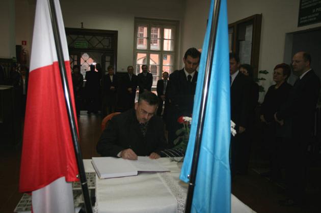 Księga Kondolencyjna wyłożona