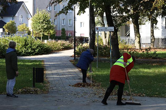 Dbają o porządek na skwerach i w parkach