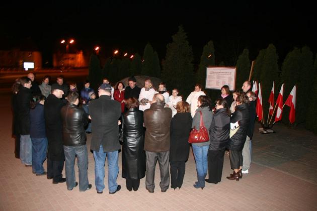 Miejsce uczczenia Ofiar katastrofy - codziennie o 21.00