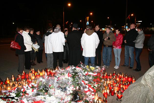 Miejsce uczczenia Ofiar katastrofy - codziennie o 21.00