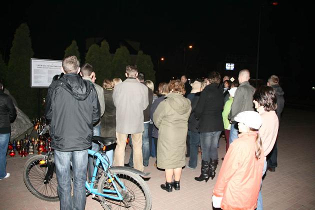 Miejsce uczczenia Ofiar katastrofy - codziennie o 21.00