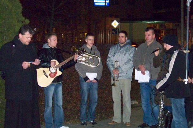 Miejsce uczczenia Ofiar katastrofy - codziennie o 21.00