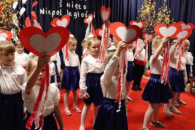 Radośnie i z dumą o Polsce – wieczornica patriotyczna w Przedszkolu nr 6