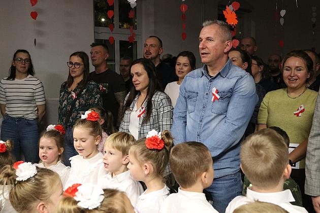 Radośnie i z dumą o Polsce – wieczornica patriotyczna w Przedszkolu nr 6