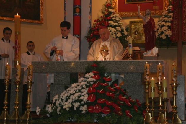 Święto Konstytucji 3 Maja wśród narodowych flag i parasoli