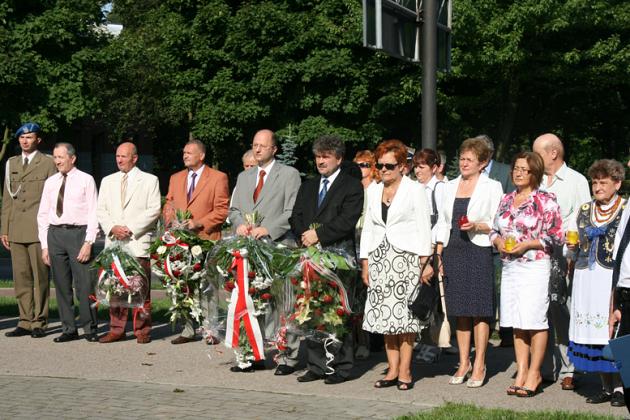 Apel Pamięci i salwa honorowa w Święto Wojska Polskiego