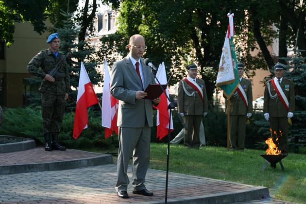 Apel Pamięci i salwa honorowa w Święto Wojska Polskiego