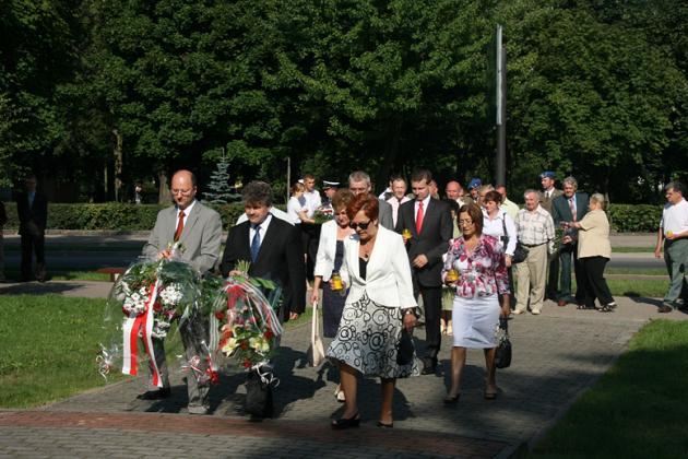 Apel Pamięci i salwa honorowa w Święto Wojska Polskiego