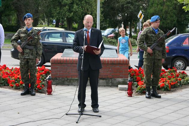 Znicze pamięci w 71. rocznicę wybuchu II wojny światowej