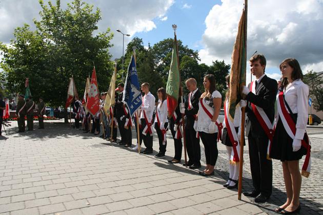 Znicze pamięci w 71. rocznicę wybuchu II wojny światowej