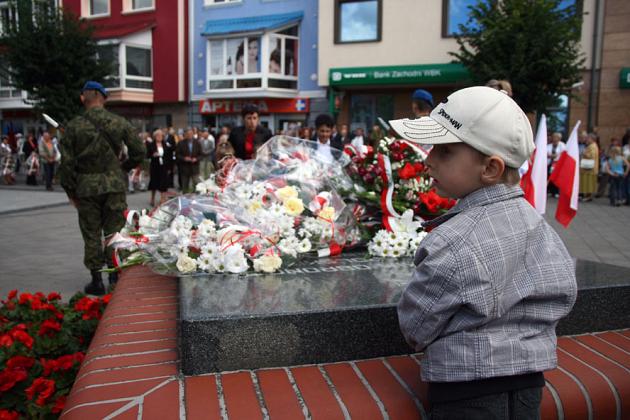Znicze pamięci w 71. rocznicę wybuchu II wojny światowej