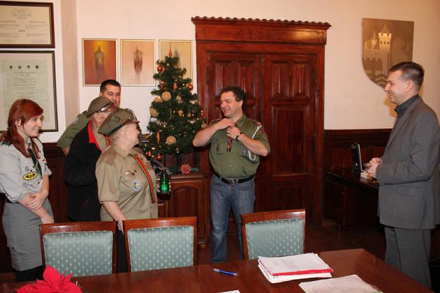 Betlejemskie Światło Pokoju w Ratuszu