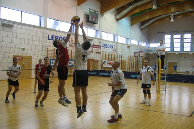 Amatorzy pod siatką