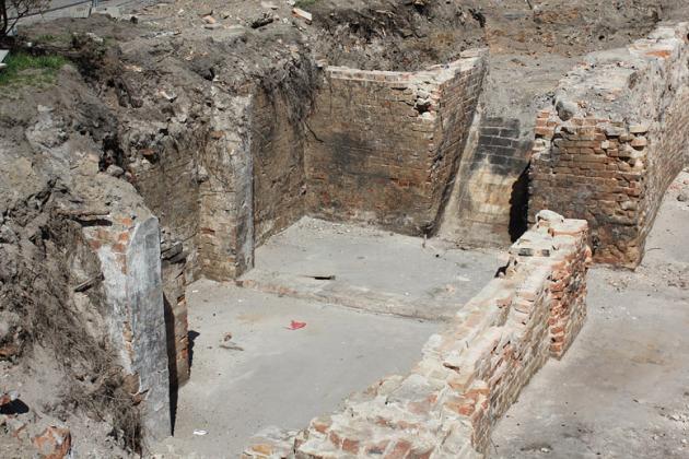 Prace archeologiczne przy placu Pokoju